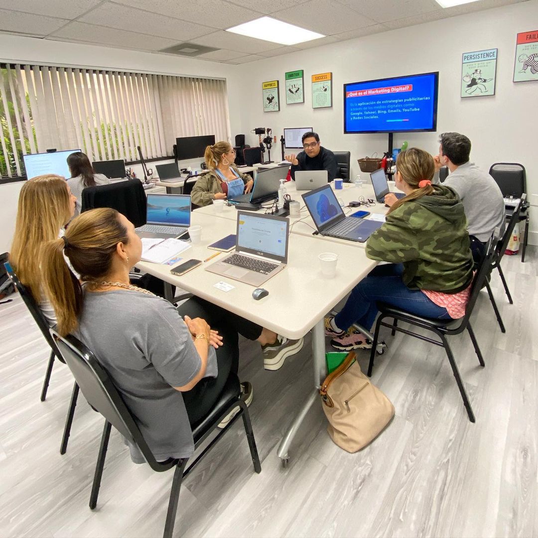 Estudiantes en Miami Marketing School