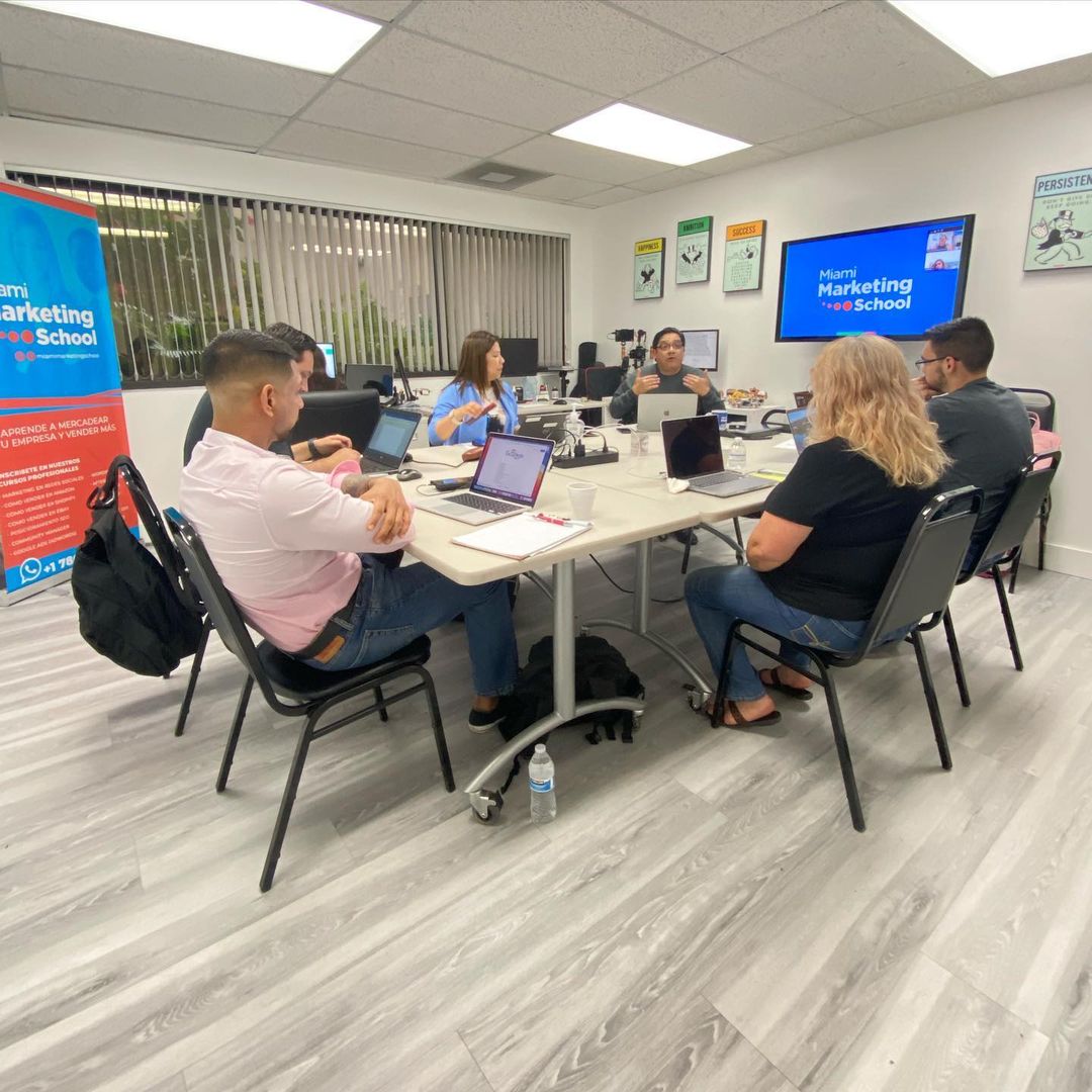 Estudiantes en Miami Marketing School